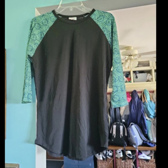 Womens size small Lularoe randy shirt. New with tags - Picture 1 of 4
